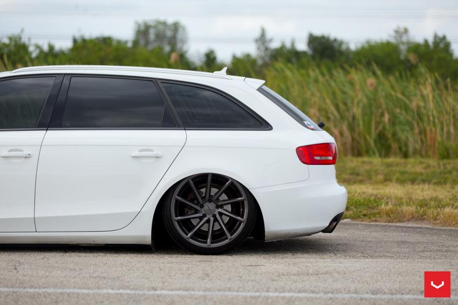 Детали экстерьера Audi A4 Avant 2.0T on Vossen Wheels (CVT) 2016 года  (фото 10 из 24)